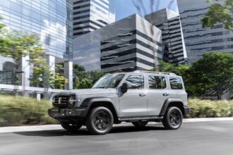 Salão de Pequim: GWM Tank 300 ganha motor híbrido plug-in flex no Brasil, por R$ 342.000