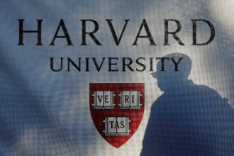 Hackers invadem plataforma usada em Harvard e Stanford - 08/05/2026 - Tec