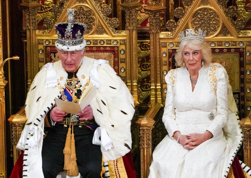 Em discurso no Parlamento, rei Charles III fala em mundo 'perigoso e volátil' e pede que governo melhore padrão de vida dos britânicos