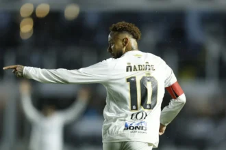 Neymar soma 16 participações em gols em 18 jogos