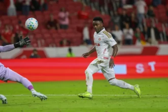 Internacional goleia Vasco no Beira-Rio com brilho de Carbonero e Bernabei