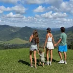 Gisele Bündchen compartilha fotos raras do filho bebê e dos mais velhos