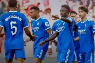 Vinicius Júnior decide, e Real Madrid vence Sevilla com Mbappé titular