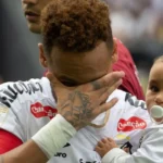 Criança ora por Neymar na Copa, e atacante responde: “Vai dar tudo certo"