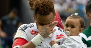Criança ora por Neymar na Copa, e atacante responde: “Vai dar tudo certo"