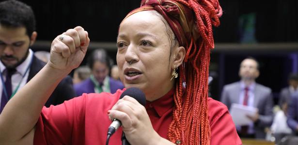A deputada federal Daiana Santos (PCdoB-RS) no plenário