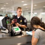 Governo Trump: estrangeiros que desejam green card precisam voltar a seus países para fazer pedido