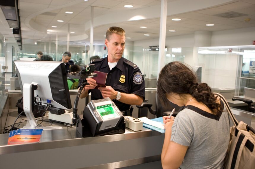 Governo Trump: estrangeiros que desejam green card precisam voltar a seus países para fazer pedido