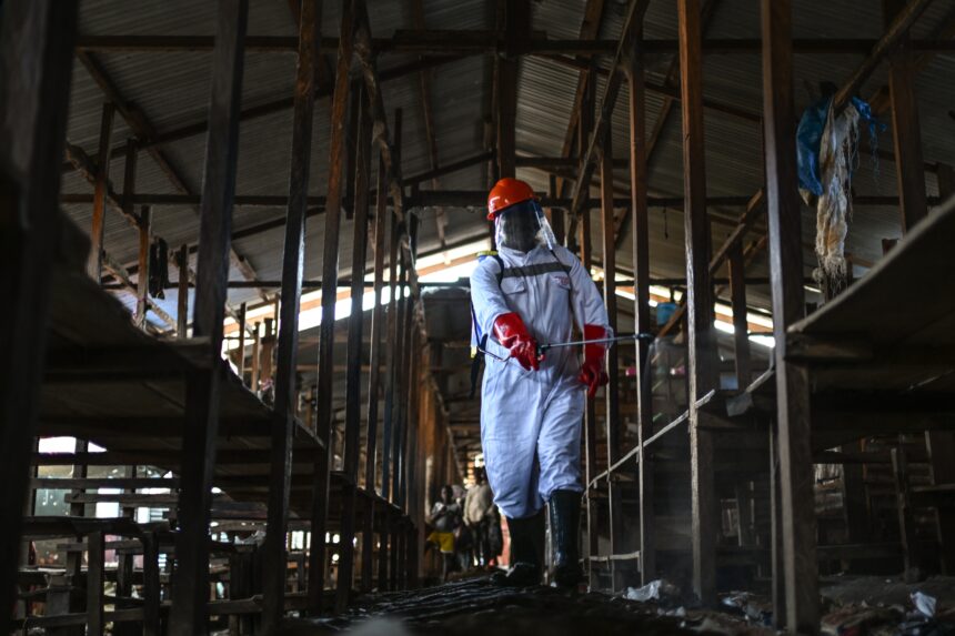 Tenda de tratamento de Ebola é incendiada novamente no Congo, e pacientes suspeitos fogem de centro de saúde