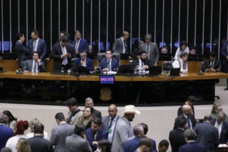 PEC 6x1: governo resiste à transição e oposição quer regime alternativo