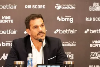 Diretor do Vasco avalia trabalho de Renato Gaúcho e comenta sobre reforços