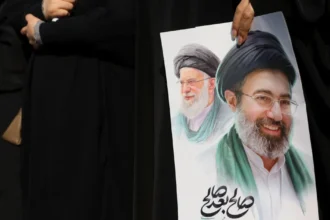Mojtaba Khamenei feriu rosto, cabeça e pernas em ataque no início da guerra