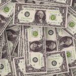 Na mínima do dia, o dólar chegou a ser vendido por R$ 4,994