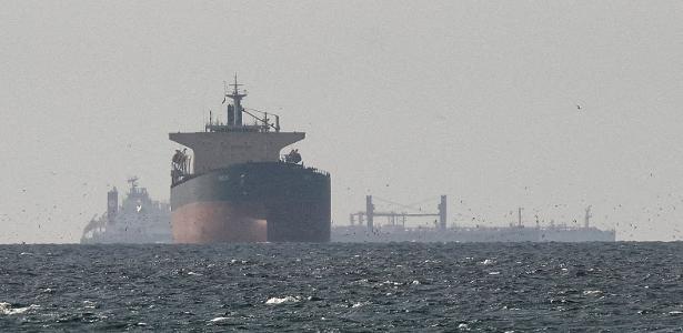Ataques no Estreito de Hormuz voltam a mexer com preços do petróleo