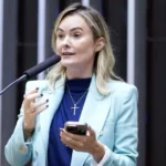 Oposição critica PEC do fim da escala 6x1 durante votação na Comissão