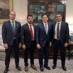 Flávio Bolsonaro se encontra com Vance e Marco Rubio
