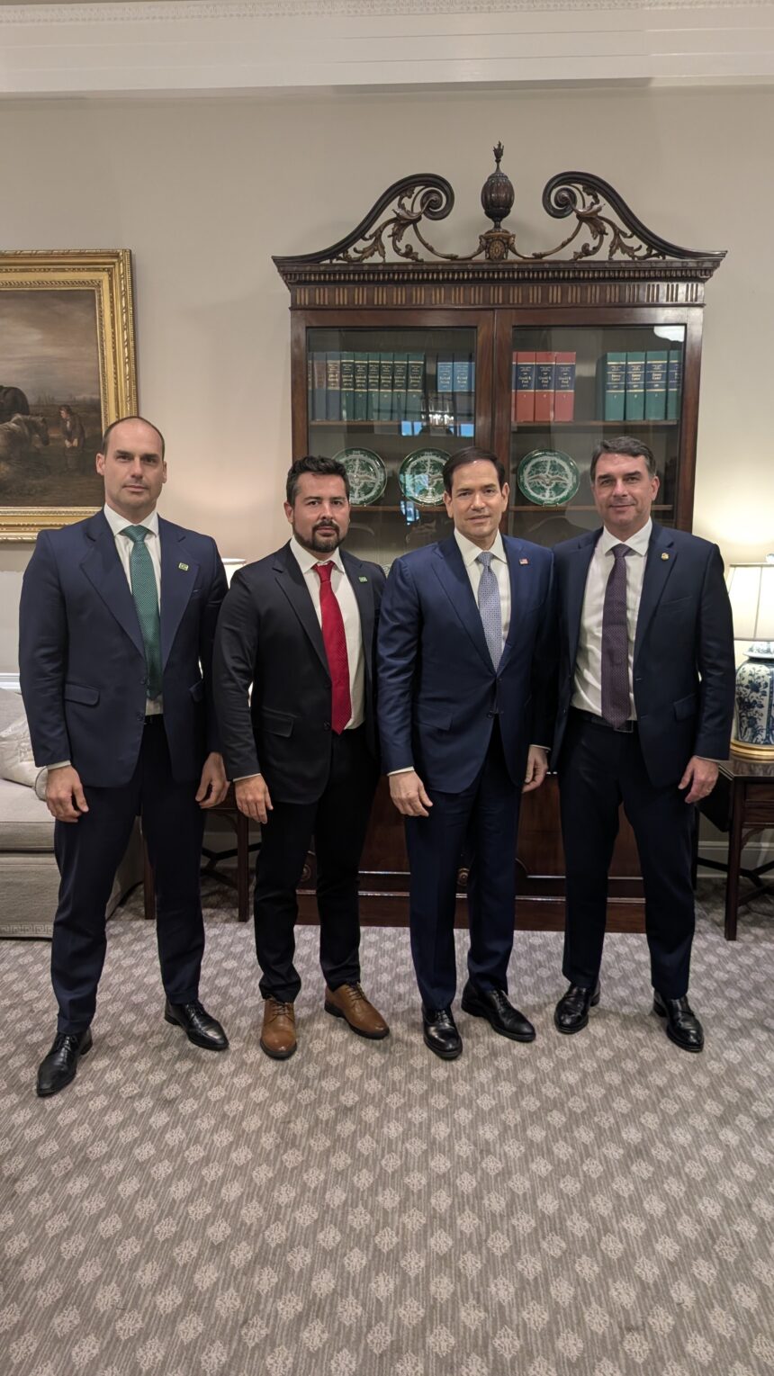 Flávio Bolsonaro se encontra com Vance e Marco Rubio