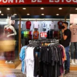 Lojistas fazem "Dia Livre de Impostos" no Brasil; descontos chegam a 70%