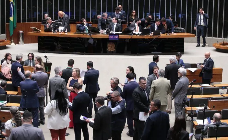 Fim da 6x1: Veja como votou cada deputado na Câmara