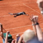 Adolescente cita inspiração em Alcaraz após vitória épica em Roland Garros