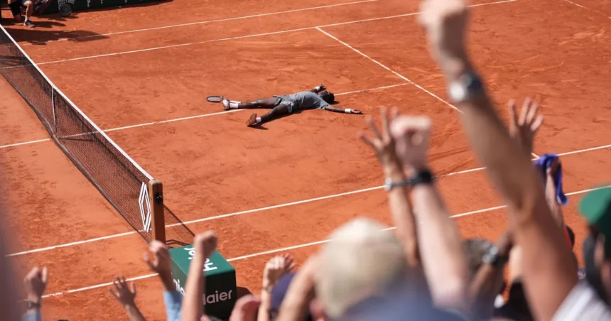 Adolescente cita inspiração em Alcaraz após vitória épica em Roland Garros