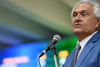 Caiado à CNN: "Classificação de facções como terroristas desmoraliza Lula"