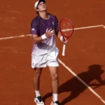 João Fonseca repete feito raro e vira sobre Djokovic após perder 2 sets