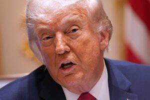 Juiz dos EUA determina retirada do nome de Trump do Kennedy Center