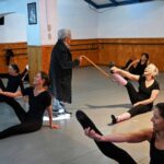 Bailarina de 100 anos ensina dança no Chile; veja - 30/05/2026 - Equilíbrio