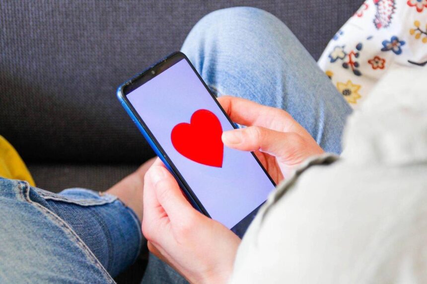 Os sinais de que você está com burnout de apps de namoro - 31/05/2026 - Equilíbrio