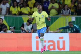 Vini Jr. marca golaço e abre o placar em Brasil x Panamá; veja