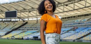 Denise Bastos, nova apresentadora do UOL.