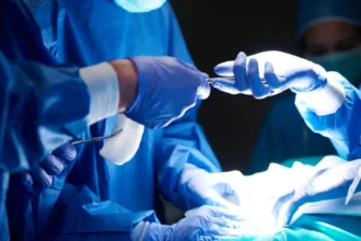 Proibido no Brasil, uso de PMMA por médicos deve gerar detenção de 2 anos