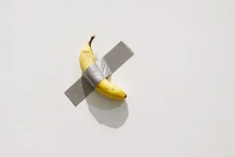 Banana avaliada em mais de R$ 30 milhões é roubada em museu na França