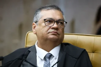 Dino mantém remoção de vídeos de vereador que ofendeu adversário