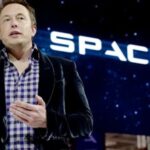 SpaceX, de Elon Musk, vende serviços de lançamentos de foguetes espaciais reutilizáveis, é dona de contratos de defesa com governos, controla a operação global da internet via satélite Starlink e aposta em nova rede orbital de data centers