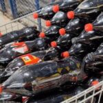 Coca-Cola recolhe produtos violados para furtar figurinhas de ação promocional