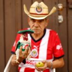 Mascotes da Copa: animais 'torcedores' chamam atenção perto de estádio no México; veja FOTOS