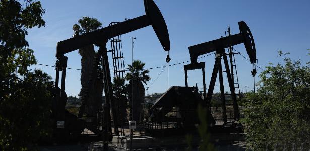 Bombas de extração de petróleo na Califórnia, nos EUA