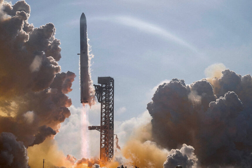 SpaceX confirma maior IPO da história dos EUA - 11/06/2026 - Economia