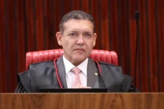 Nunes Marques rejeita ação que buscava impedir exibição de "Dark Horse"