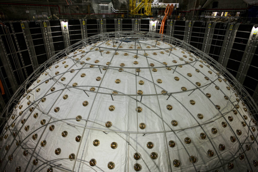 Detector na China leva à medição mais precisa de neutrinos - 13/06/2026 - Ciência