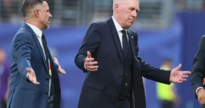 Com poucas palavras, Ancelotti mostra irritação com empate da Seleção