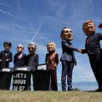 Manifestantes quebram janelas e ateiam fogo à Tesla em marcha contra o G7 em Genebra