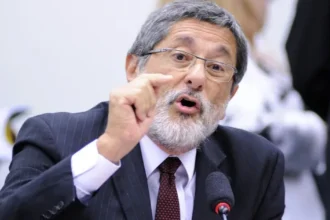 Fiscal não pode se opor ao crescimento, diz coordenador do plano de Lula