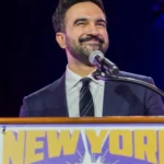 Prefeito de Nova York exalta Sócrates e mobilização social no futebol