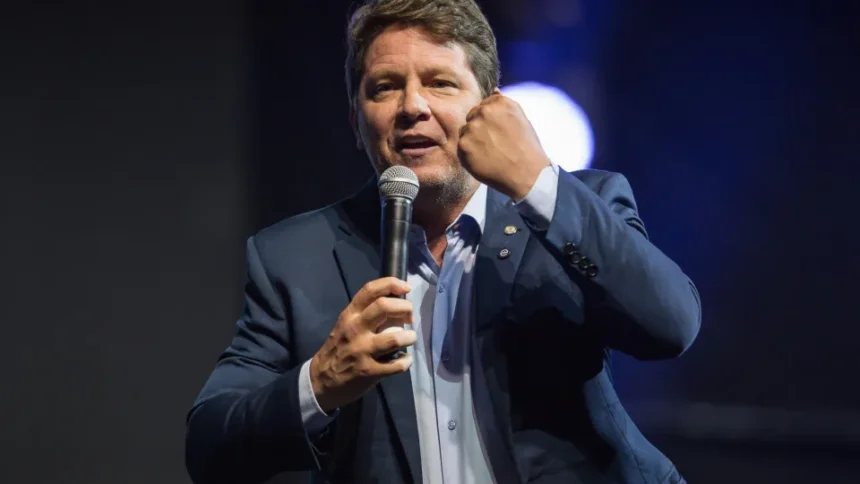 Mario Frias gravou 'Dark Horse' e foi a sessão na Câmara no mesmo dia, indicam documentos