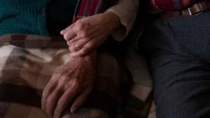 Denúncias de violência contra idosos crescem no país