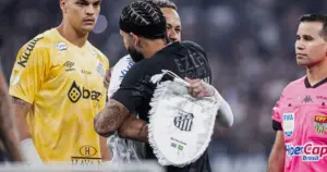 "Memphis é mais jogador que Neymar hoje", diz comentarista do CNN Esportes