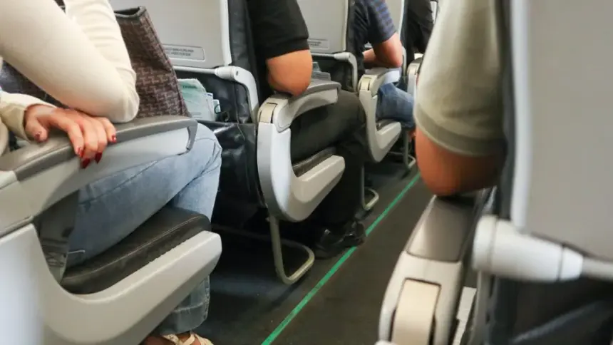 Vai viajar de avião? Saiba qual assento pode ser o pior para a sua saúde